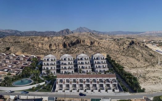 Maison avec garage privé, débarras, jardin et 3 terrasses avec vue mer.