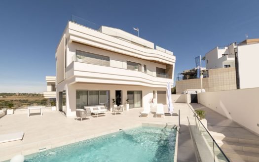 Villa 4 CHB / 4 SDB (326 m2) avec piscine privée, solarium (71 m2), ascenseur privé et garage sous-terrain (93 m2) à Campoamor