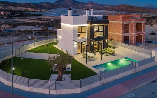 Maisons unifamiliales (118,68 m2) 3 CHB / 3 SDB, avec cuisine équipée, piscine privée (18 m2), et 125,46 m2 de terrasses à Mutxamel