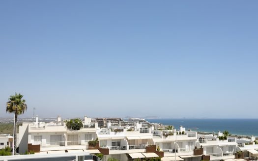 Appartements 3 CHB / 2 SDB avec terrasse et piscine communautaires