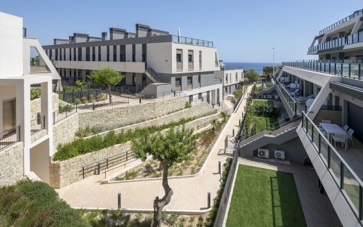 Appartements 3 CHB / 2 SDB avec terrasse et piscine communautaires