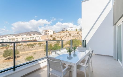 Maison 2 étages 3 CHB (83,7 m2) / 2 SDB avec solarium et terrasse privée (93 m2) à Finestrat