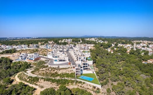 Appartement 3 CHB / 2 SDB (92 m2) avec terrasse (77 m2) et piscine privée (2X4), ainsi qu&rsquo;une piscine commune et un espace vert