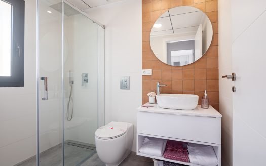 Villas 3 chambres avec piscine privée (4x2m) et terrasse (40,3m2) et piscine comm / KEY READY