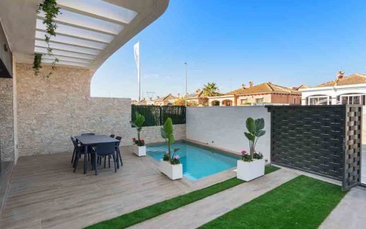 Maison mitoyenne 3 CHB/3 SDB avec solarium,  jardin et piscine privée à Los Montesinos