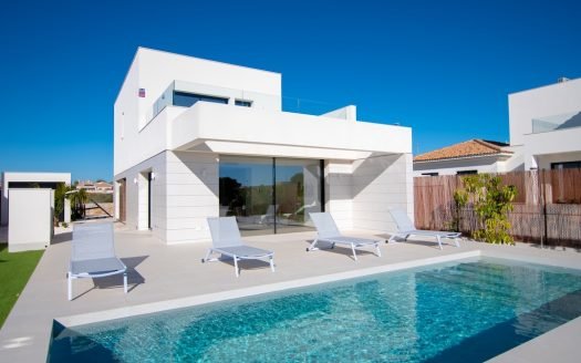 Villas 3 CHB / 3 SDB (157 m2) avec cuisine équipée, et une piscine privée (4×8 m) (à Los Montesinos