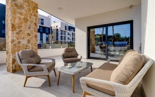 Appartement de luxe 2 CHB / 2 SDB (73 m2) avec terrasse privée, entièrement meublé avec piscine communautaire à Las Dunas (Guardamar)