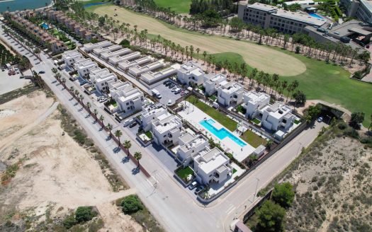 Maisons jumelées (premier étage) avec une terrasse (13m2), un solarium (61m2) et une piscine communautaire