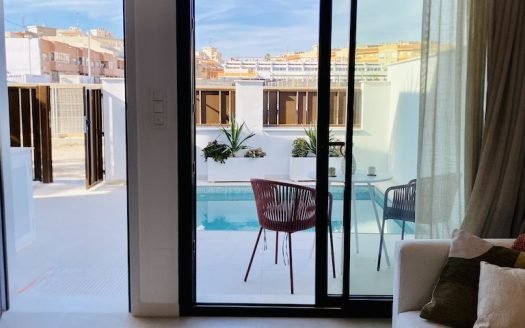 Villa 3 CHB/2SDB (221 m2) piscine privée (10 m2), terrasse (70 m2) et garage fermé