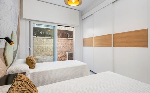 Villa 3 CHB / 3 SDB (116 m2) avec solarium (52 m2) et piscine privée (6×3) à Los Montesinos