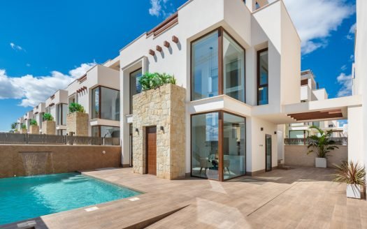 Villa 3 CHB / 3 SDB (116 m2) avec solarium (52 m2) et piscine privée (6×3) à Los Montesinos