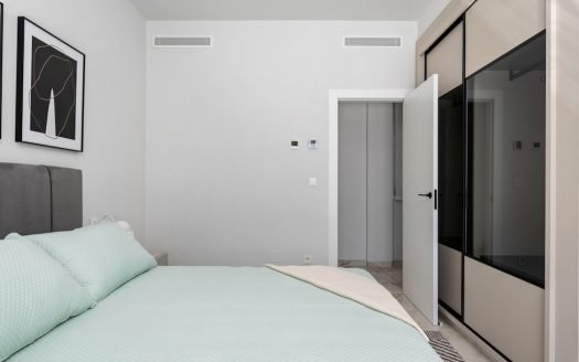 Villa 3 CHB / 2 SDB (129 m2) avec cuisine équipée, piscine privée (30 m2), solarium (150 m2)