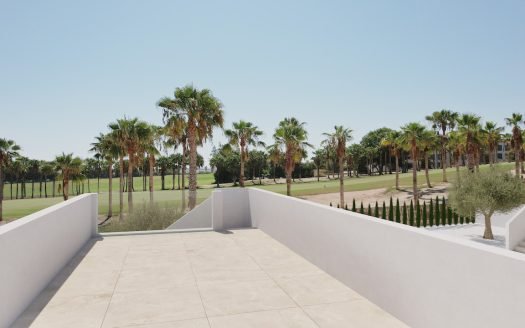 Villa luxueuse 3 chambres et 2 salles de bains (128,3m2), avec sous-sol de 135,8m2, terrasse (80,5m2), piscine privée (24m2) et solarium (67m2)