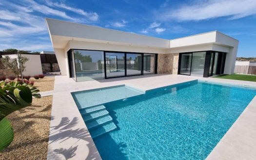 Villa prestigieuse 3 CHB / 3 SDB (176 m2) sur un terrain de 735 m2 avec piscine privée et jardin paysager