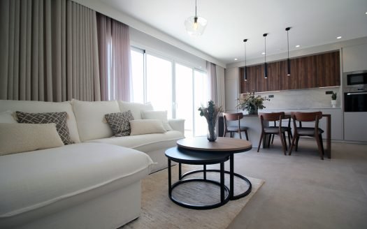 Appartement top floor 3 CHB / 2 SDB avec piscine communautaire