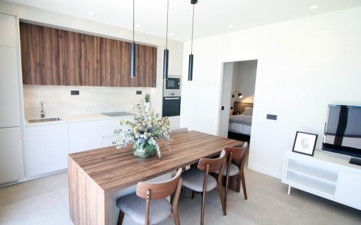 Appartement top floor 3 CHB / 2 SDB avec piscine communautaire